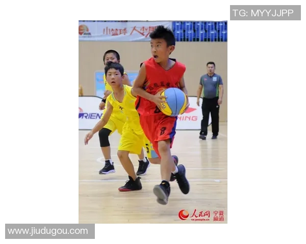 周敏独家分享篮球心得与技巧助你提升球技与比赛表现 周敏独家分享篮球心得与技巧助你提升球技与比赛表现